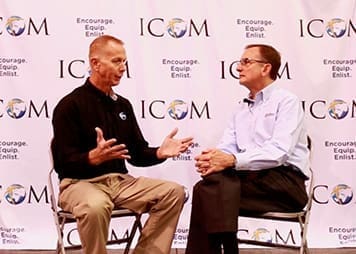 Mark Taylor interviews Mike Schrage (left).