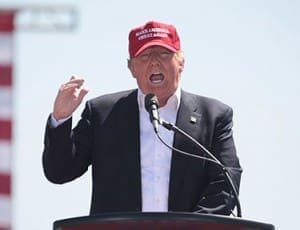 Donald Trump speaking with supporters at a campaign rally at Fountain Park in Fountain Hills, Arizona. Photo by Gage Skidmore (Flickr.com) [CC BY-SA 2.0 (http://creativecommons.org/licenses/by-sa/2.0)], via Wikimedia Commons)